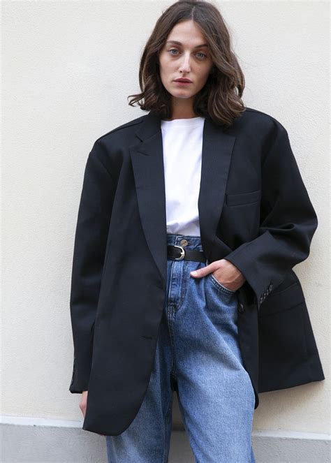 FRANKIE OVERSIZED BOYFRIEND BLAZER .